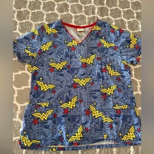 DC Comics Wonder Woman Scrub Top Size Medium With Pockets 100% cotton